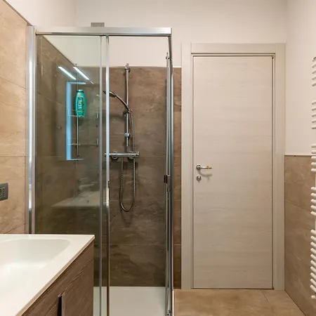 Ciclamino - Gla127 By Interhome * Gera Lario