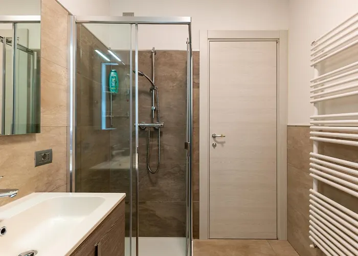 Ciclamino - Gla127 By Interhome * Gera Lario